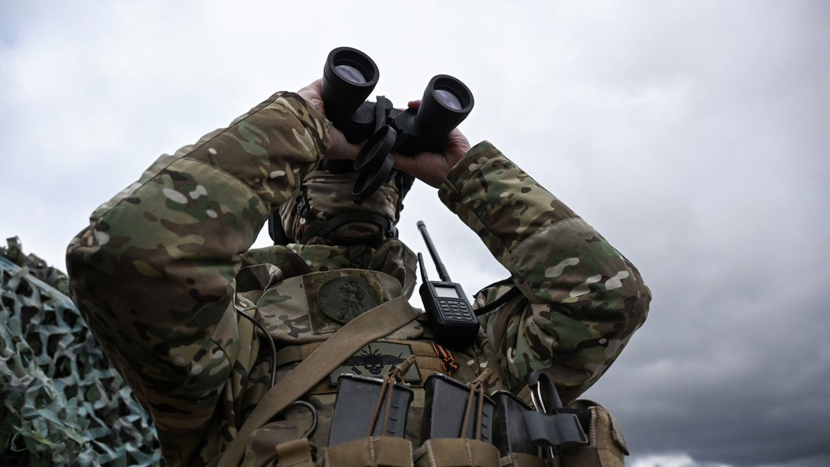    Военный РФ СВО бинокль РИА