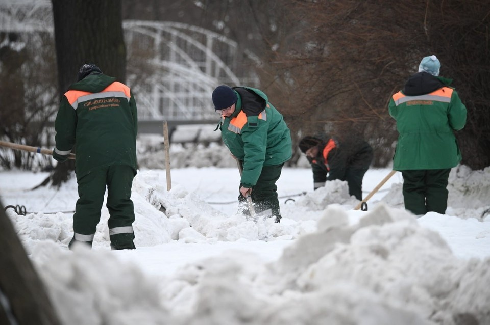    Ребенок выжил, а дворник получил небольшие травмы. Алексей БУЛАТОВ
