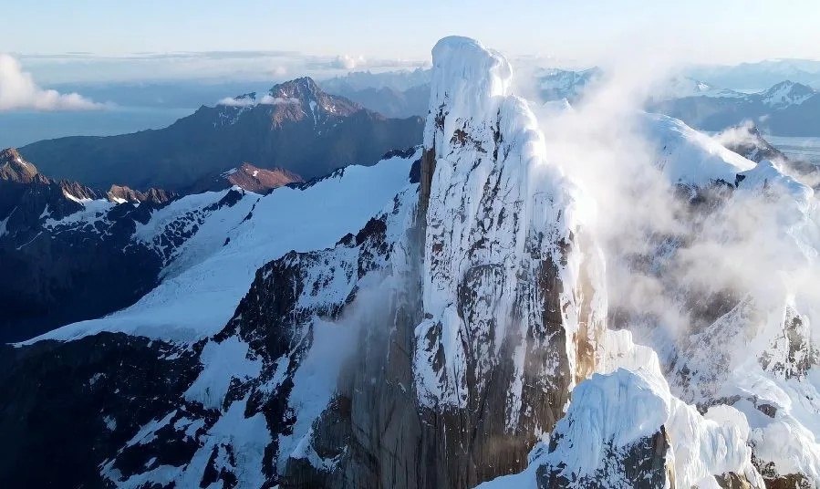 Башня на краю света: почему Cerro Torre манит и пугает?