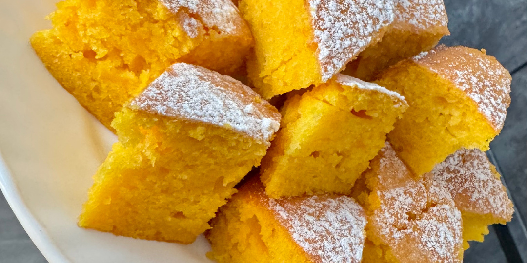 Тыквенный бисквит. Яркий, как солнышко☀️, мягкий, словно облачко☁️.