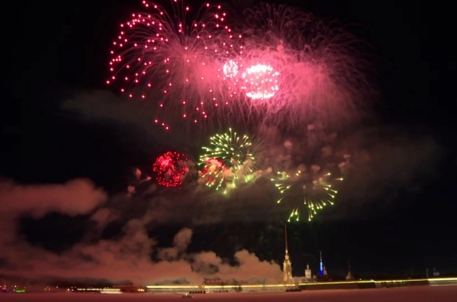    В Петербурге в честь защитников Отечества прогремел салют Автор фото: 78.ru