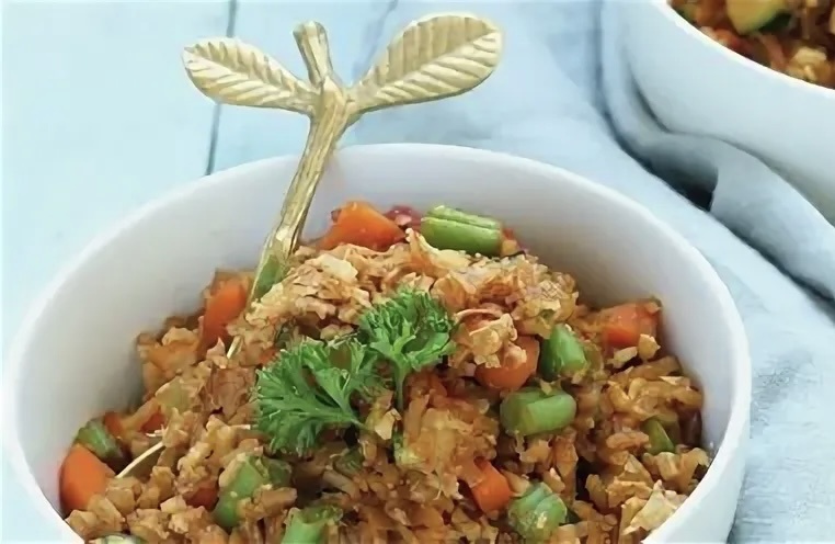 Сытный постный рис с грибами и овощами