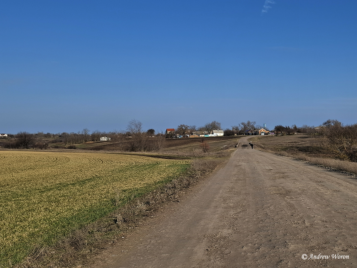 Село Павло-Очаково впереди