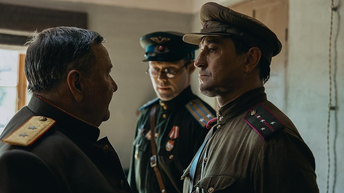 Кадр из фильма "Август" (2025).