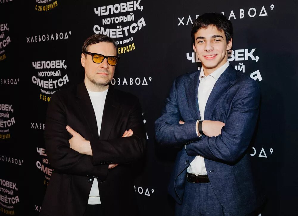    Евгений Цыганов с сыном, Тимур Родригез с Катей Кабак и другие на премьере фильма "Человек, который смеется"