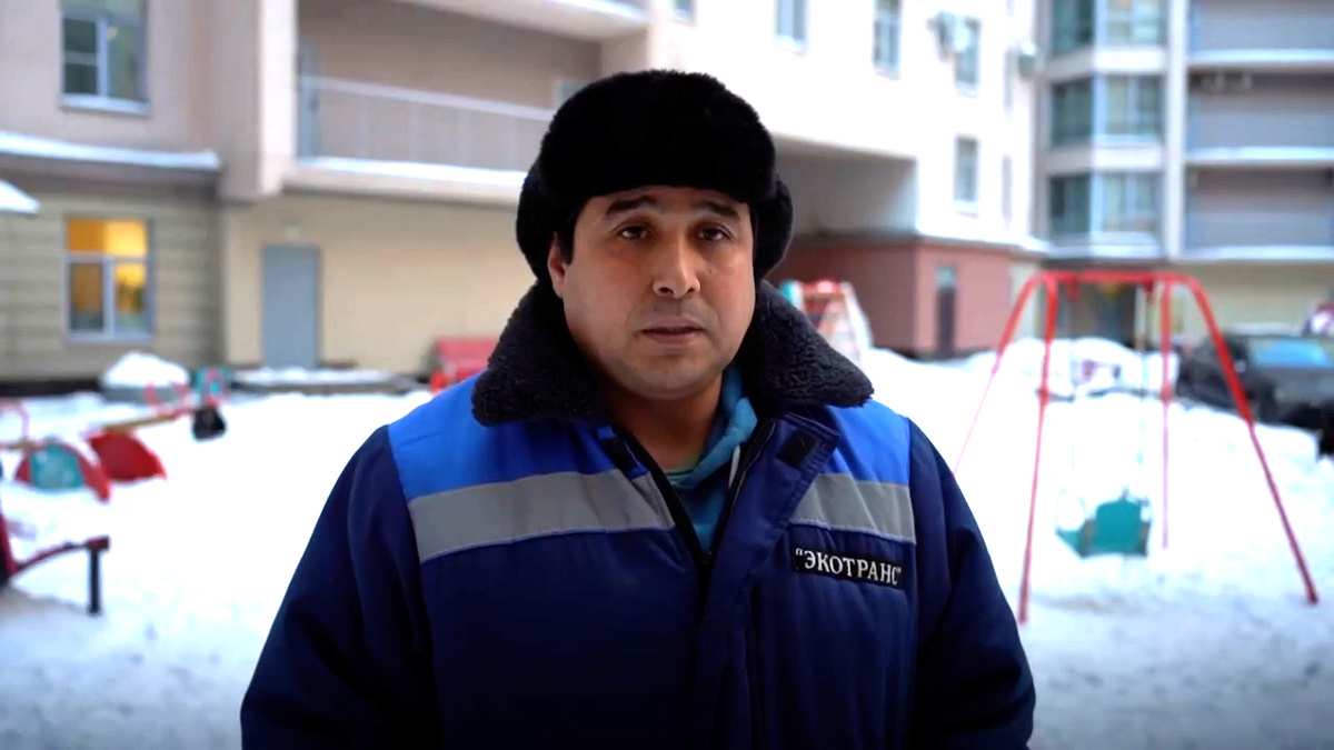    Дворник из Петербурга дворик двор