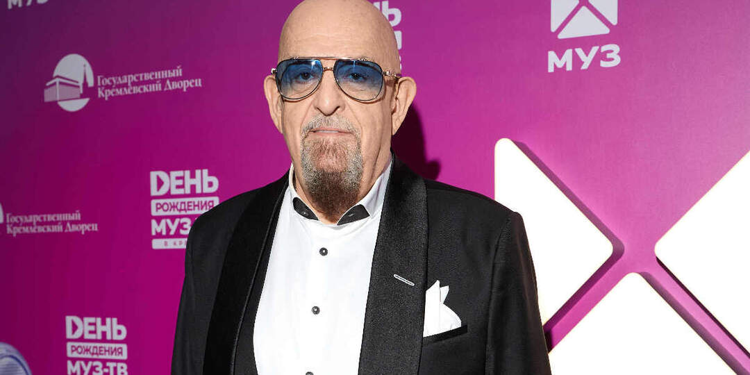 Молодая жена помогает 77-летнему Шуфутинскому поддерживать здоровье