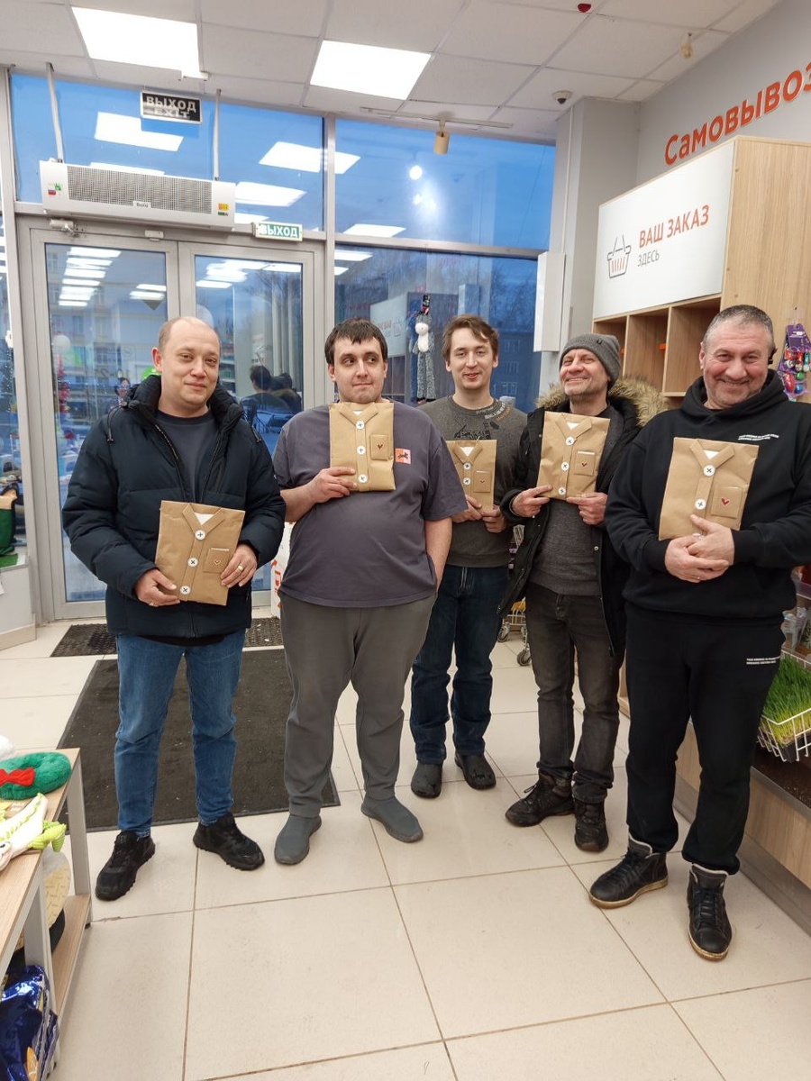 Наша смена курьеров, во главе со сборщиком заказов на доставку