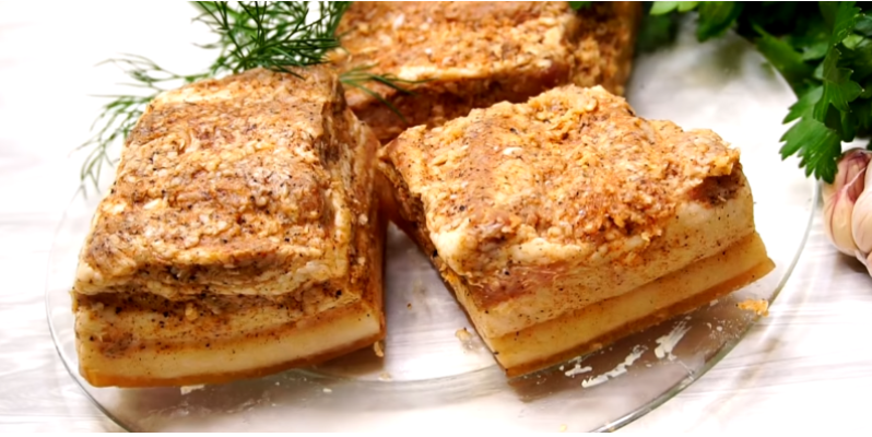 Сало таким способом солю много лет. Рецепт не сложный, сало получается, нежное, тает во рту, и шкурка мягкая...