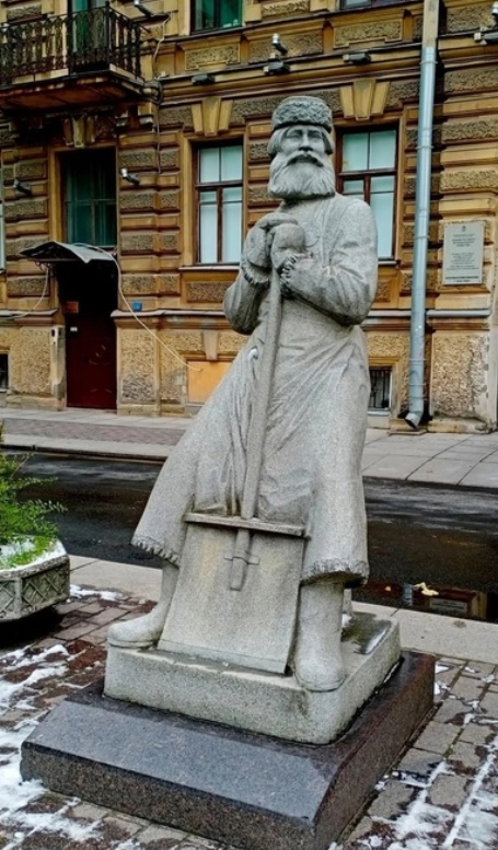 Памятник дворнику в Санкт-Петербурге