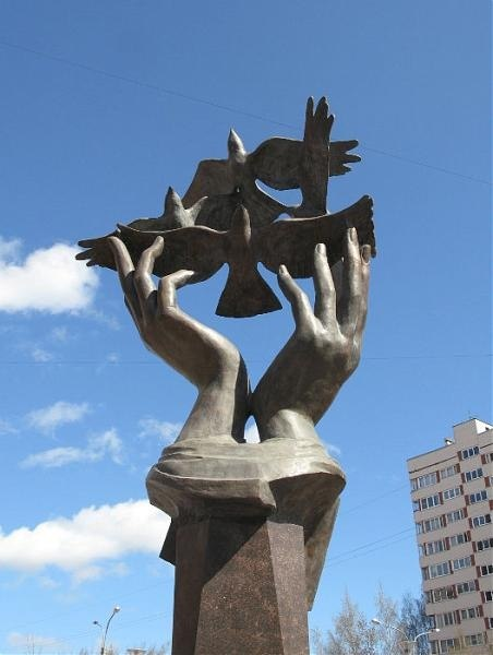 Памятник учителю в Санкт-Петербурге