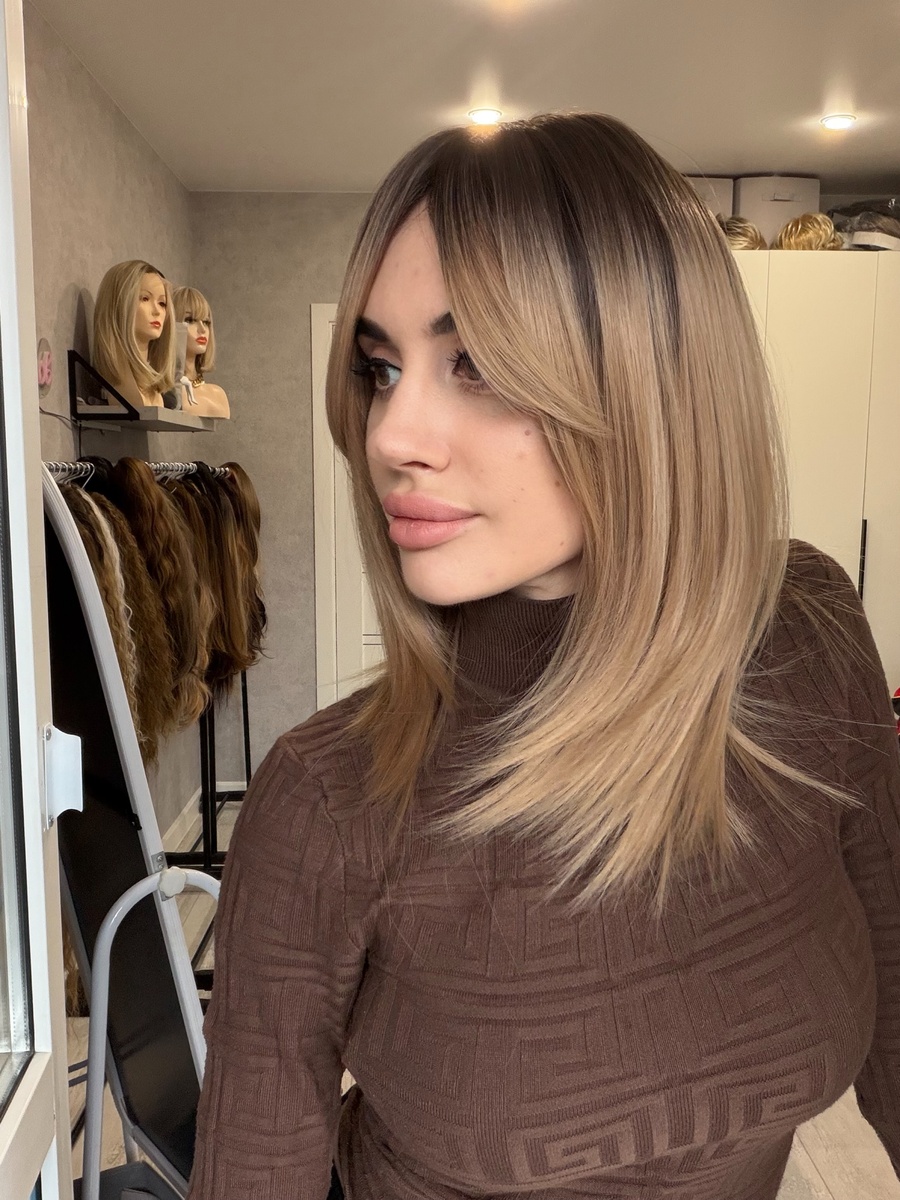 Парик светло-русый с удлинённой чёлкой 