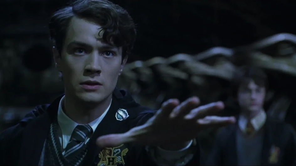 Юный Кристиан Коулсон в роли Тома Риддла (Реддла)