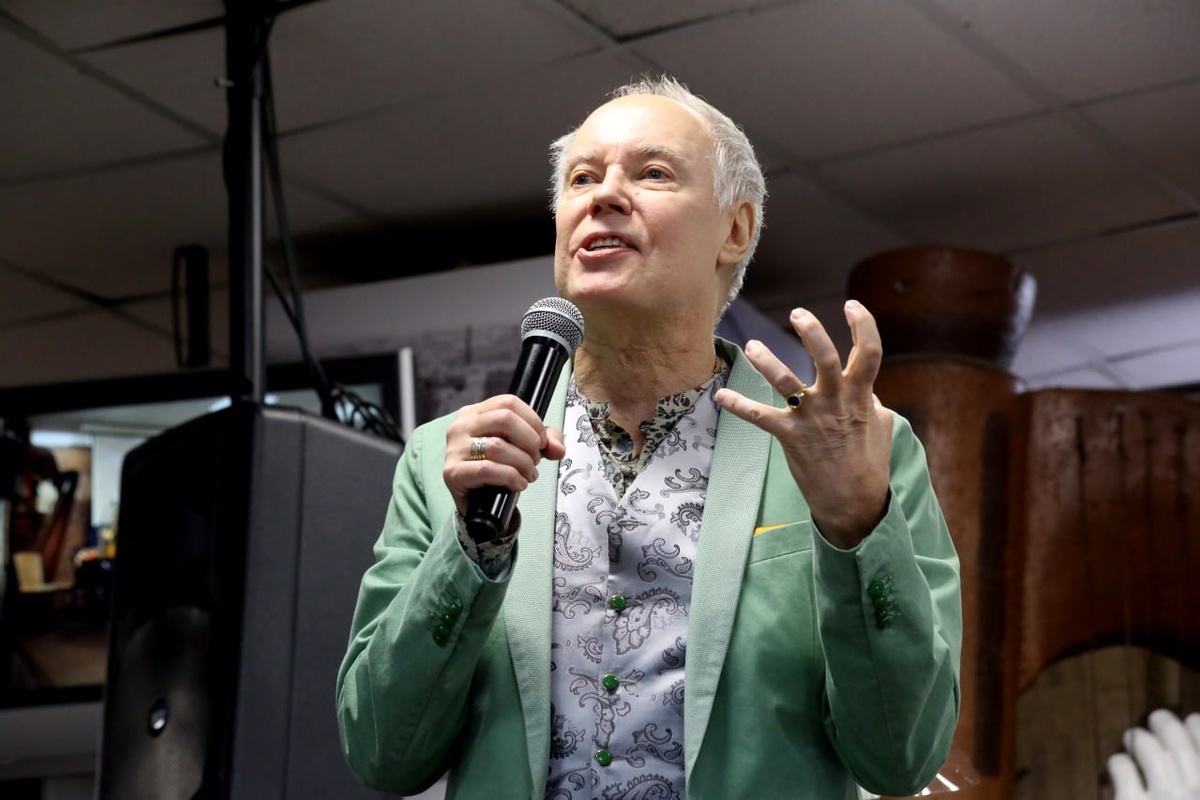 Заслуженный артист России стал участником патриотической акции. Фото: Борис КУДРЯВОВ/kpmedia.ru