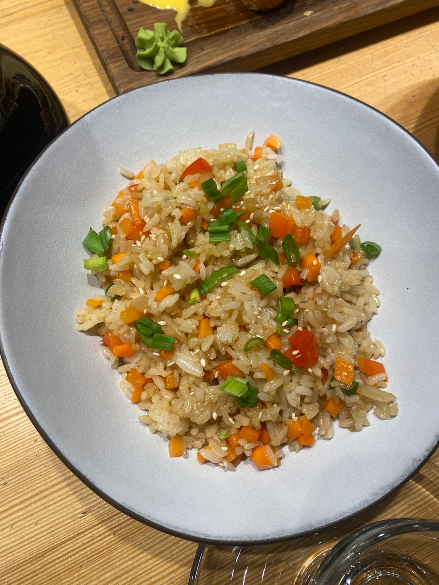 Постное блюдо из риса и овощей