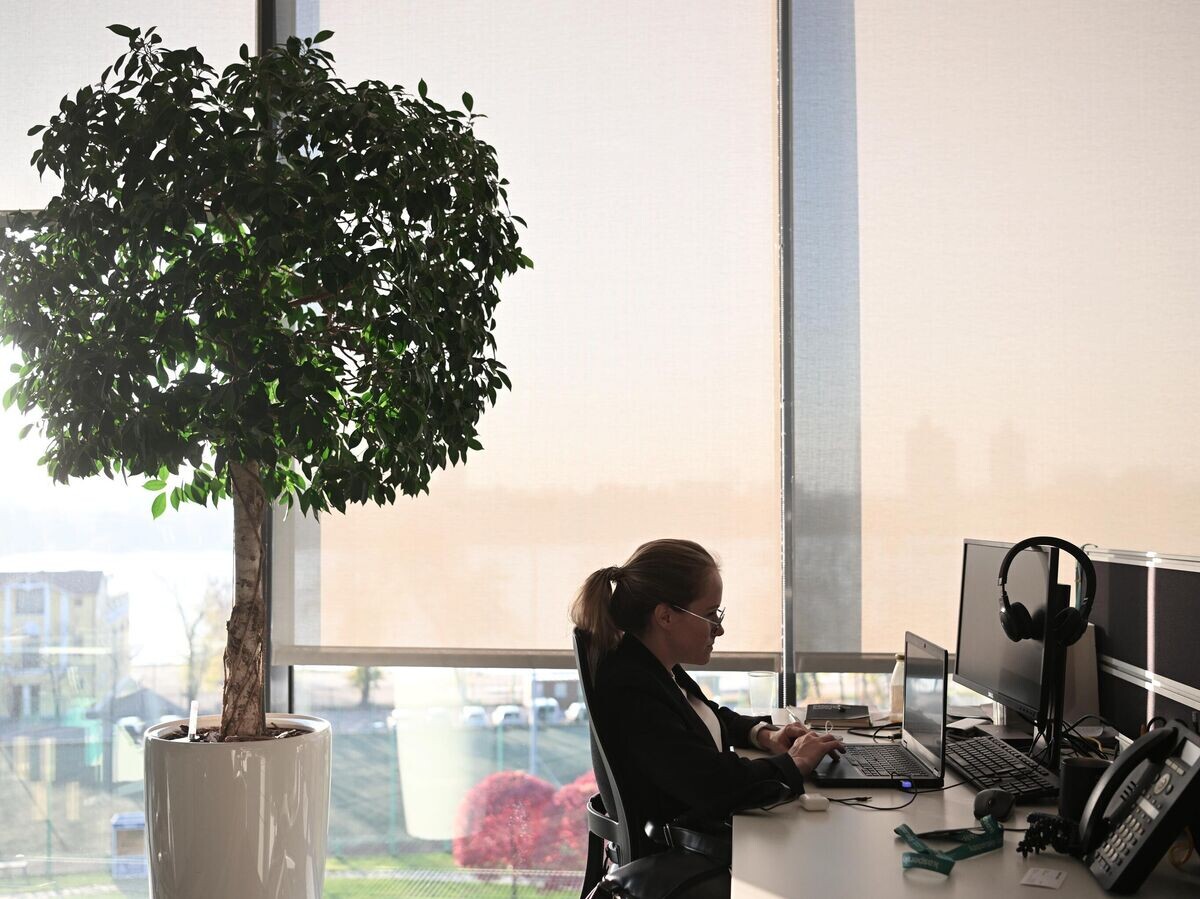    Сотрудница в офисе | © РИА Новости / Павел Бедняков