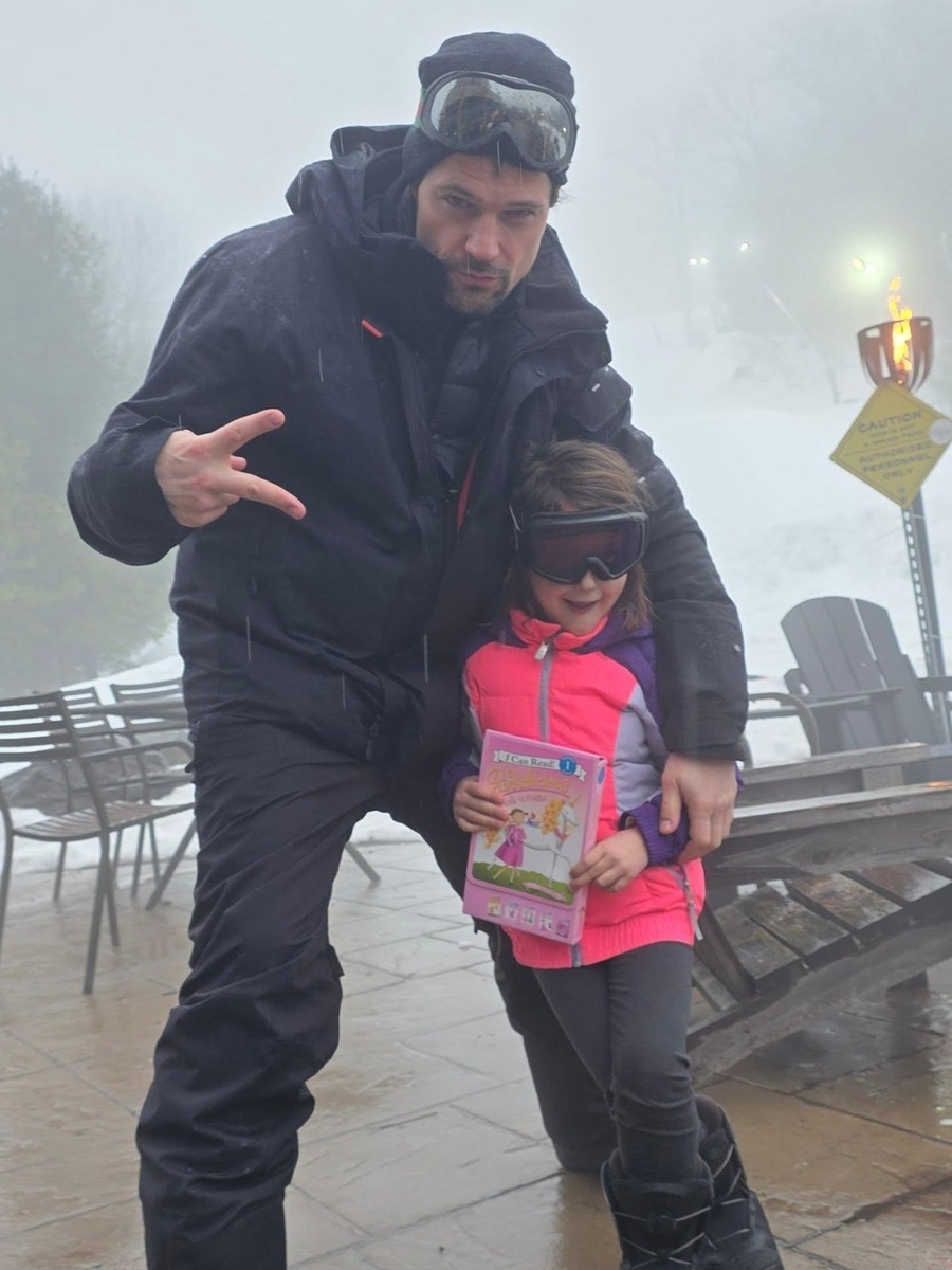    Данила свозил дочку на горнолыжный курорт. Фото: соцсети.