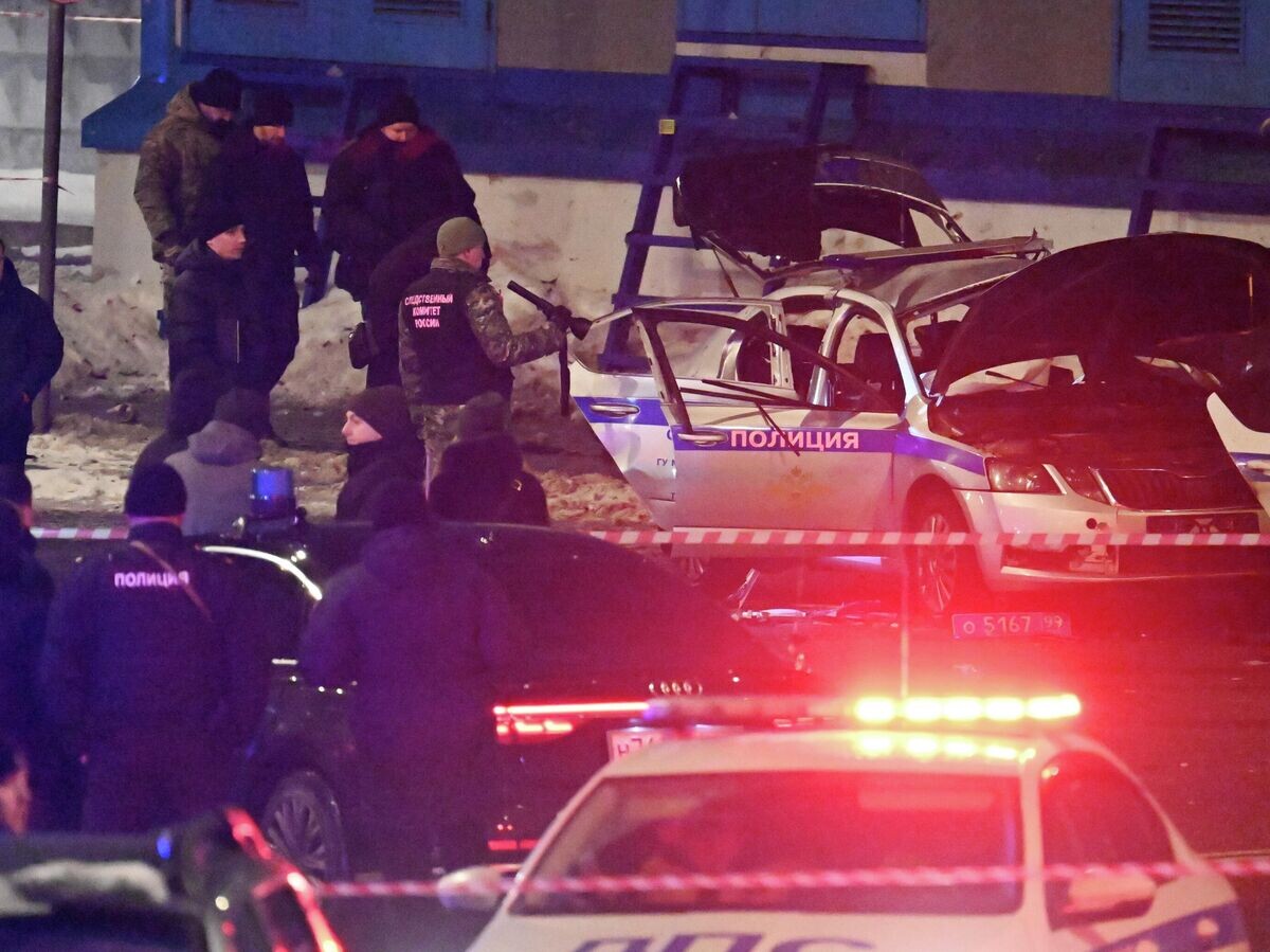    Обстановка на месте взрыва служебного автомобиля Госавтоинспекции на площади Савеловского вокзала | © РИА Новости / Алексей Майшев