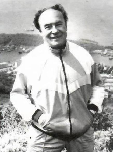 Колгушкин Александр Николаевич. Ветеран ВОВ. Один из членов президиума Всесоюзной организации закаливания. Автор книг о закаливании и зимнем плавании.