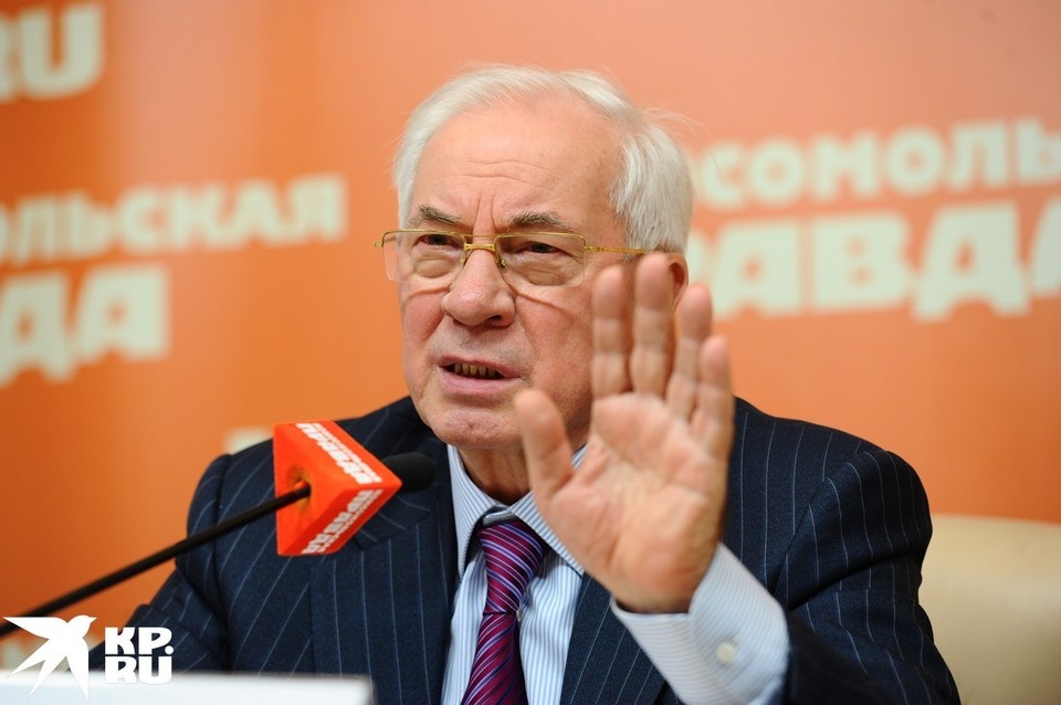    Николай Азаров, бывший глава кабмина незалежной, заявил, что Лондон, Берлин и Париж пытаются сорвать переговоры по украинскому урегулированию. Иван МАКЕЕВ