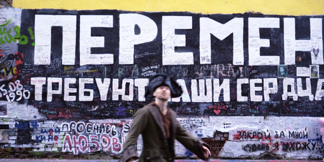 Серия «Два пирата с Арбата» раскрывает историю, которая на первый взгляд выглядит лёгкой и игровой