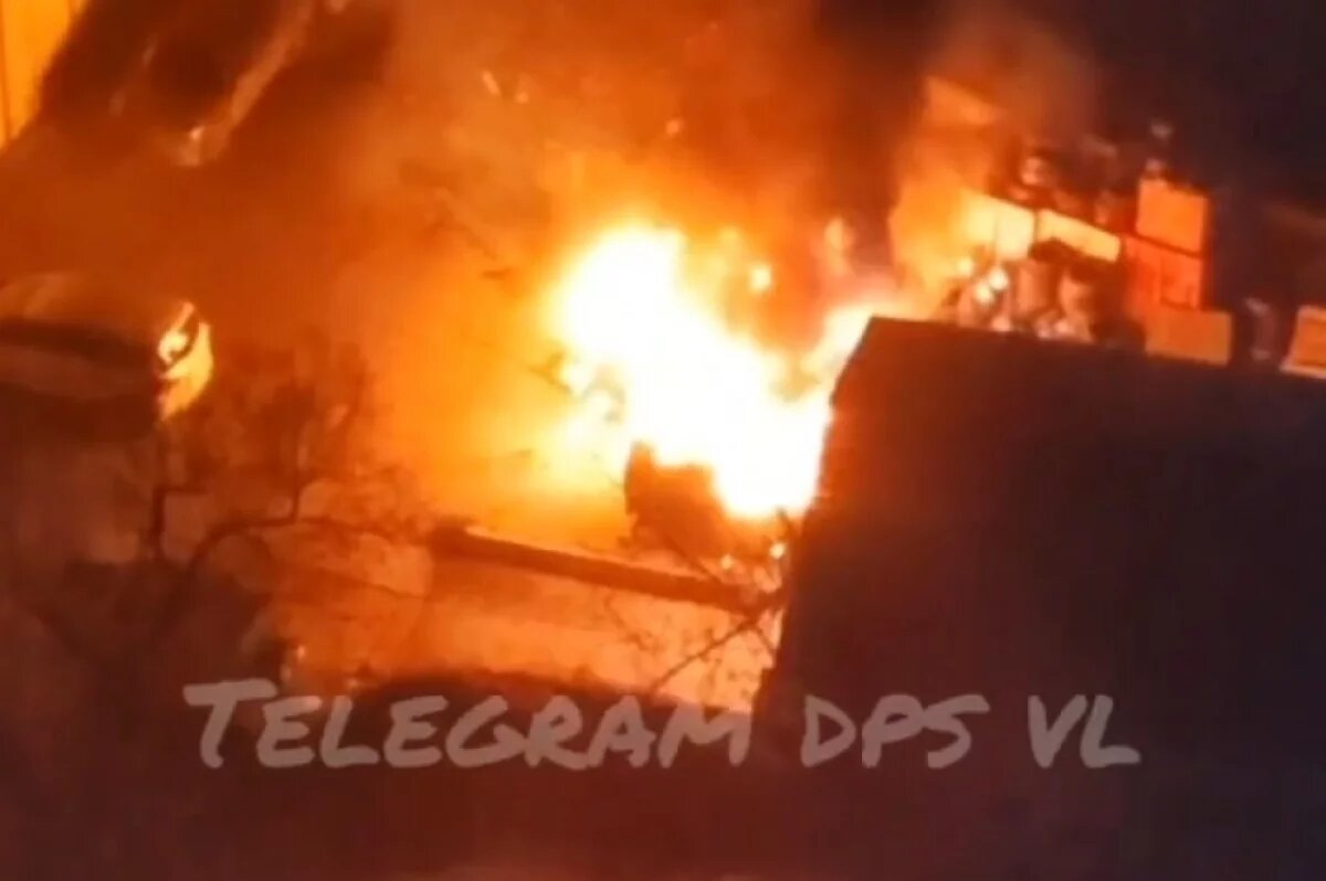    Полиция Владивостока выясняет, почему сгорели две машины на Тунгусской