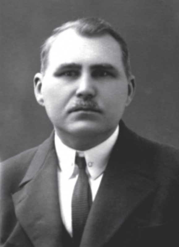 Михаил Васильевич Клочков (1877 — 1952). Кстати тоже крайне интересный деятель, в период Гражданской войны — поддерживал белое движение, сотрудник харьковского отделения ОСВАГа. Позднее — декан исторического факультета АГПИ. Короче, ещё один «бывший белый на советской службе». 