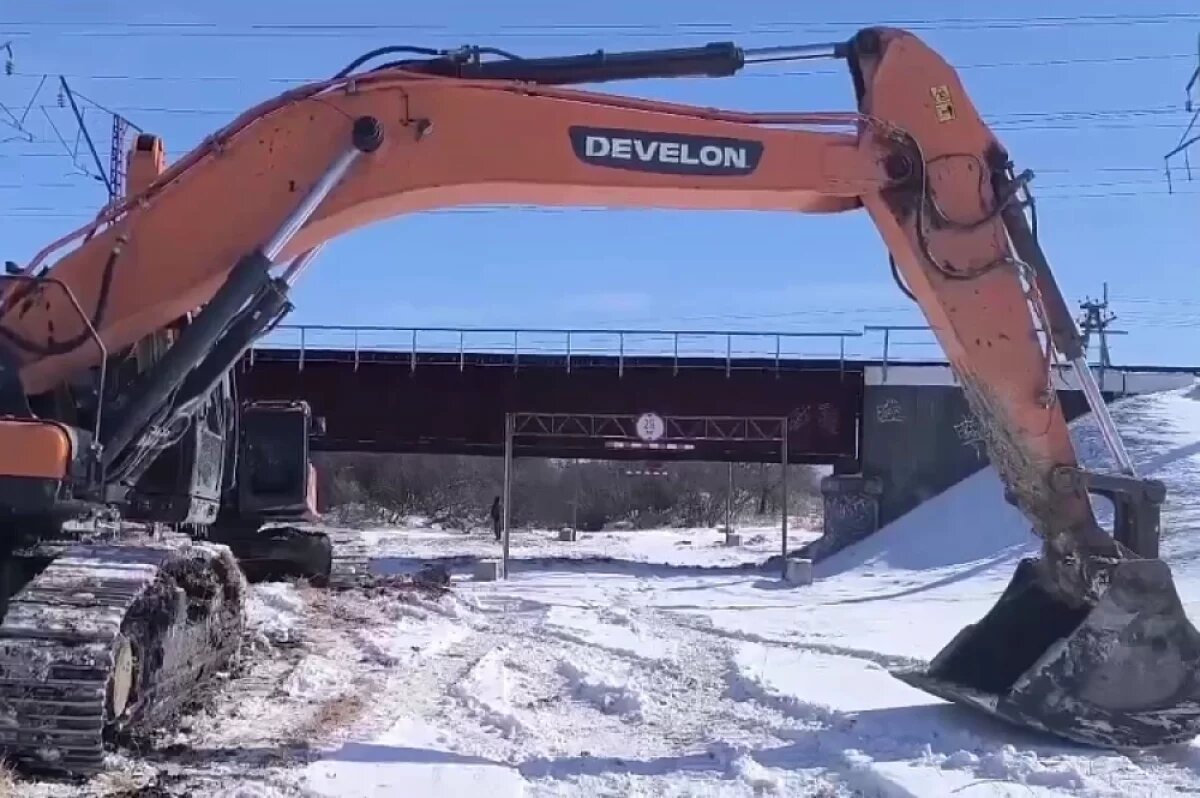    В Приморье начали расчищать реку Черниговка, чтобы снизить риск паводков