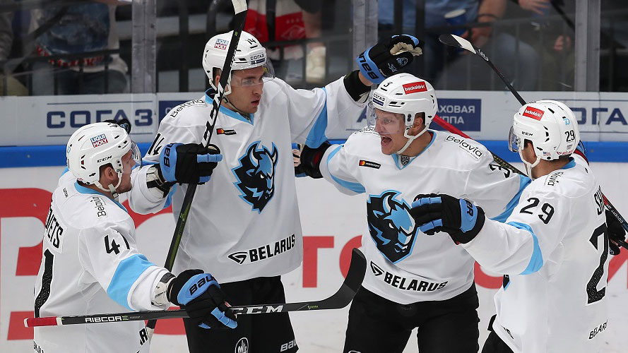    Динамо Минск празднует победу в КХЛ