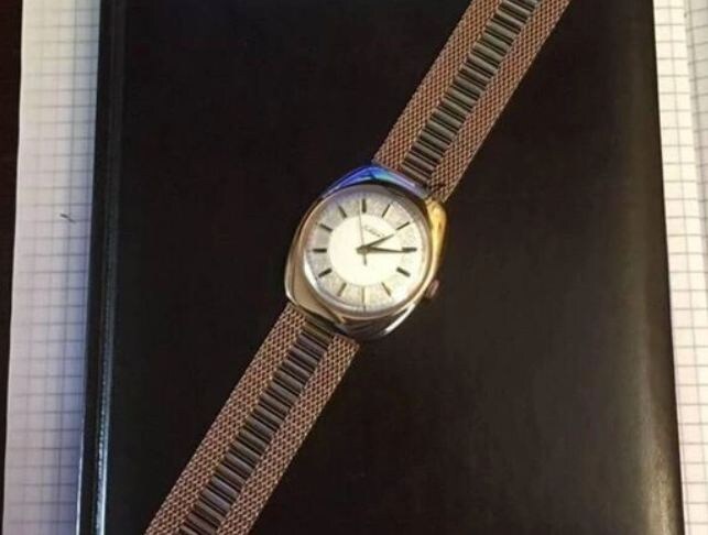 Советские наручные часы «Ракета». Экземпляр характерен для массового производства 1970-х годов, ценится коллекционерами за аутентичный дизайн и надежный калибр. Источник: avito