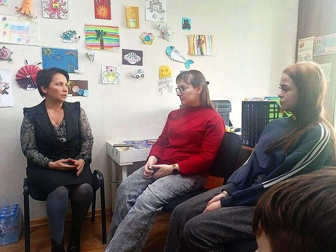 Участники встречи слушают Никонову Ирину Владимировну