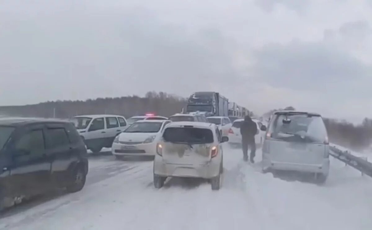    В Хабаровском крае столкнулись семь машин на трассе, пострадали шестеро