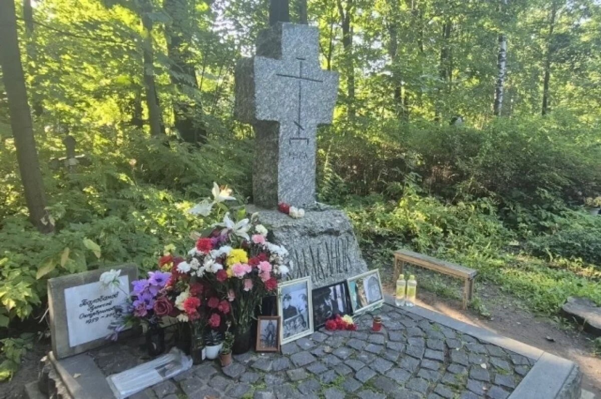    Скульптор из Омска завершает работу над памятником Балабанову