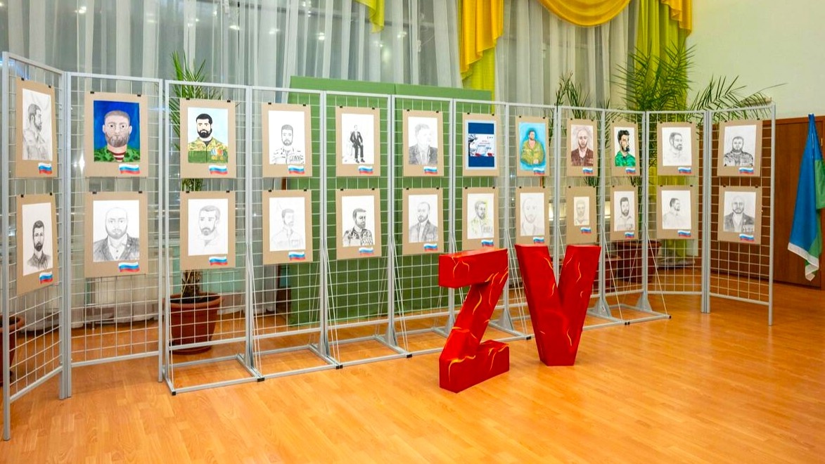    В Пыть-Яхе открыли выставку «Портрет Героя»