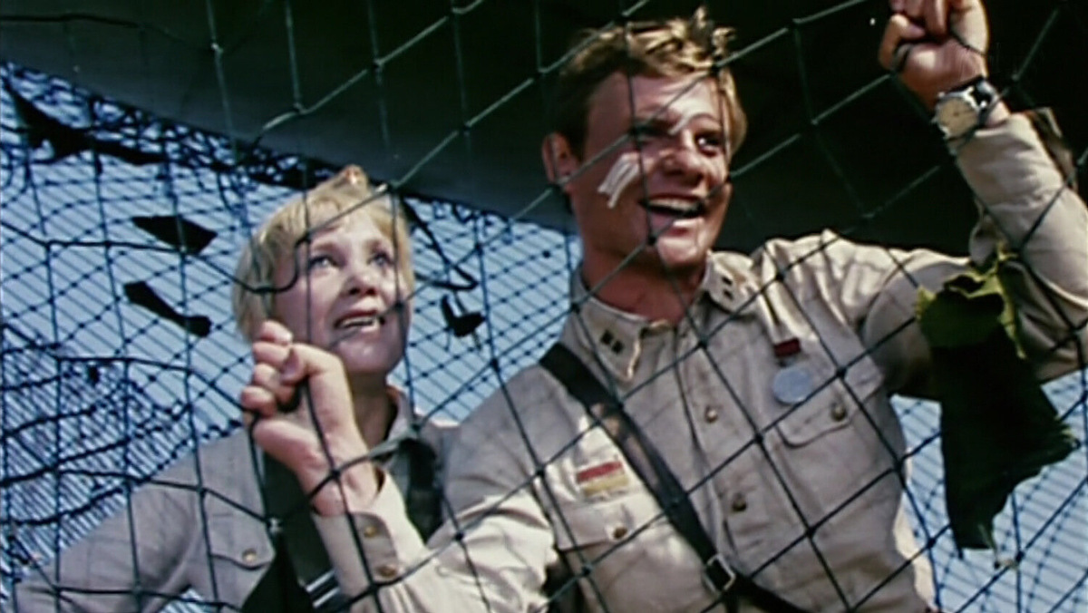 Кадр из кинофильма "Крепкий орешек", 1967 г., режиссер - Теодор Вульфович, автор сценария - Ефим Севела, композитор - Моисей Вайнберг (скриншот)