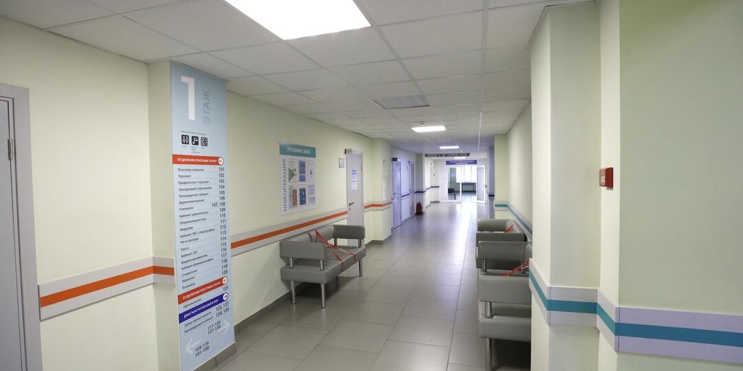 Трое мирных жителей и боец спецподразделения обратились к медикам с ранениями