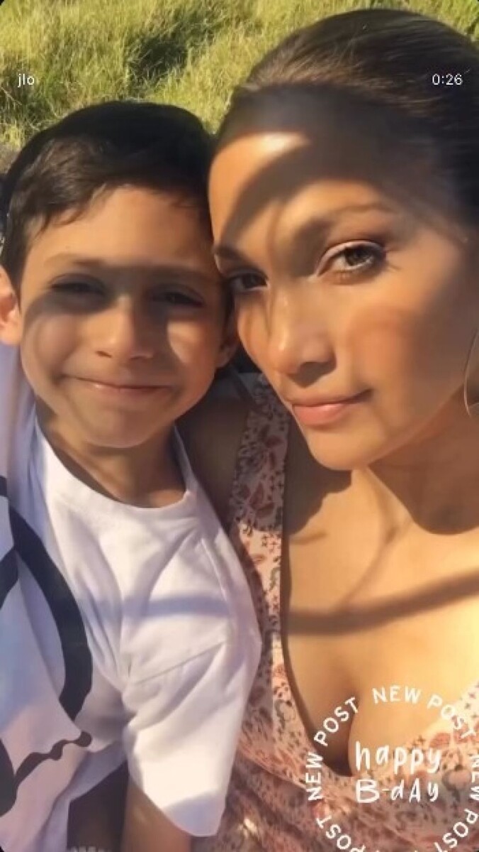    Дети Дженнифер Лопес, Эмма и Макс, родись в браке с певцом Марком Энтони. Источник: @jlo*