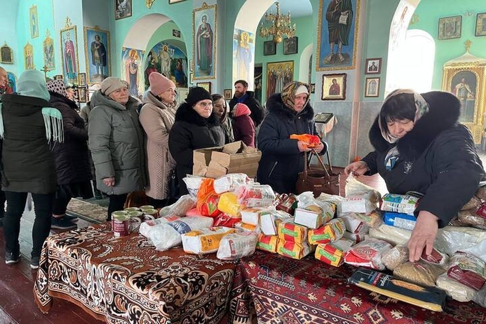    Населению Алешкинского округа стараются помогать гумпомощью крымчане. Фото: Крымская епархия РПЦ
