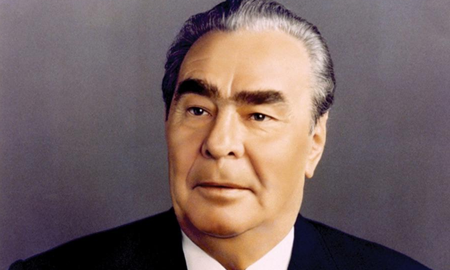 Молчал при Хрущеве, а потом сказал: "Сталину еще воздадут должное". Что думал о вожде Брежнев