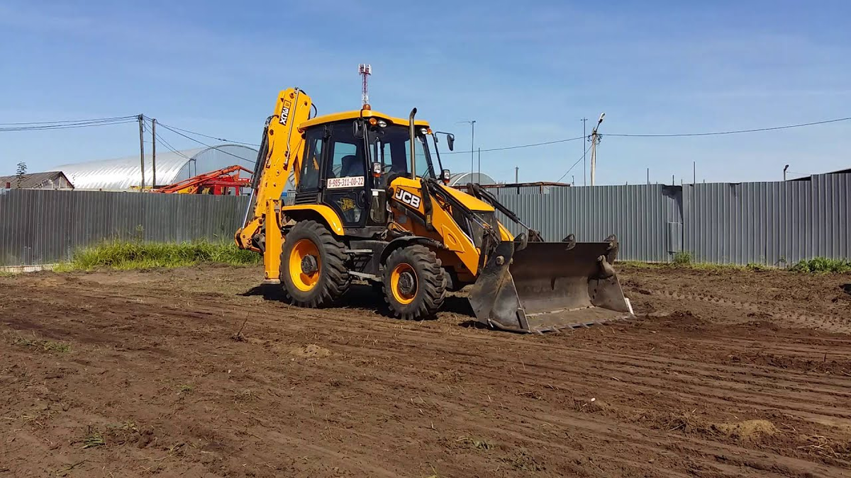 Выравнивание участка спецтехникой — быстрый способ получить ровную поверхность для газона и построек