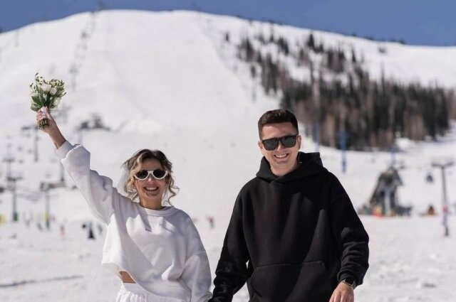    Традиция регистрировать брак на горе в Шерегеше уже стала традиционной. Фото: Дирекция курорта Шерегеш