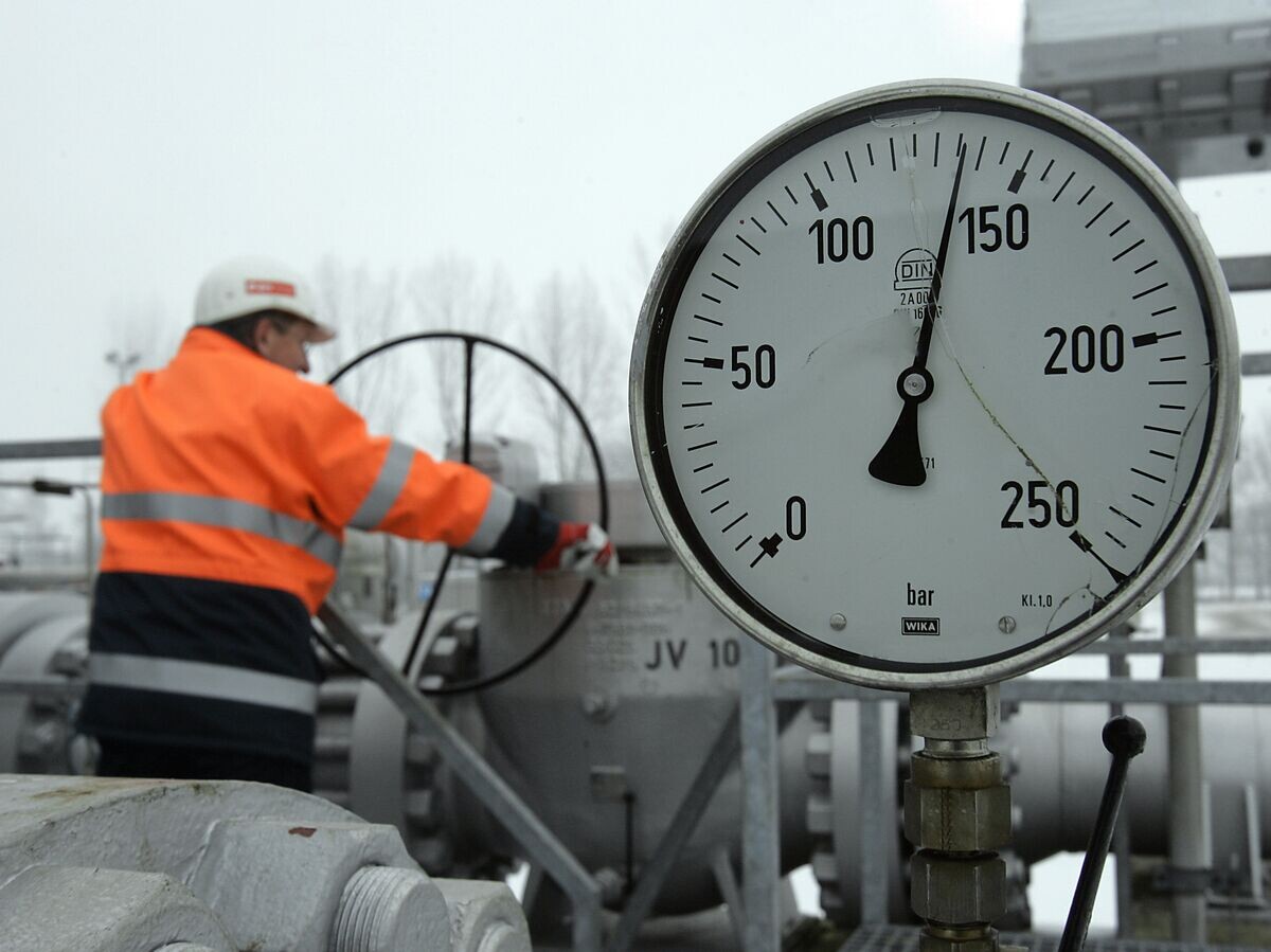    Рабочий на газохранилище в Гронау, Германия | © AP Photo / Frank Augstein