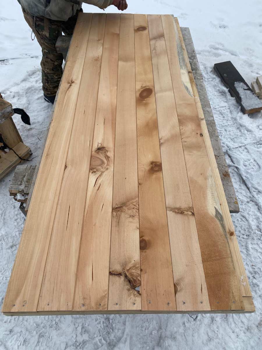 Вариант из кедровой вагонки сорта С, природный орнамент, и аромат кедра. От 24000 руб.