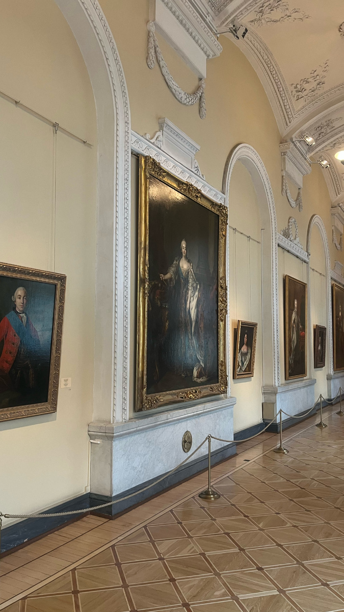 Портретная галерея дома Романовых в Зимнем дворце. Фото автора.