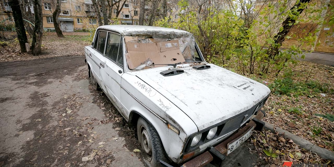 «Гниют на помойке»: как работает утилизация автомобилей в России на самом деле