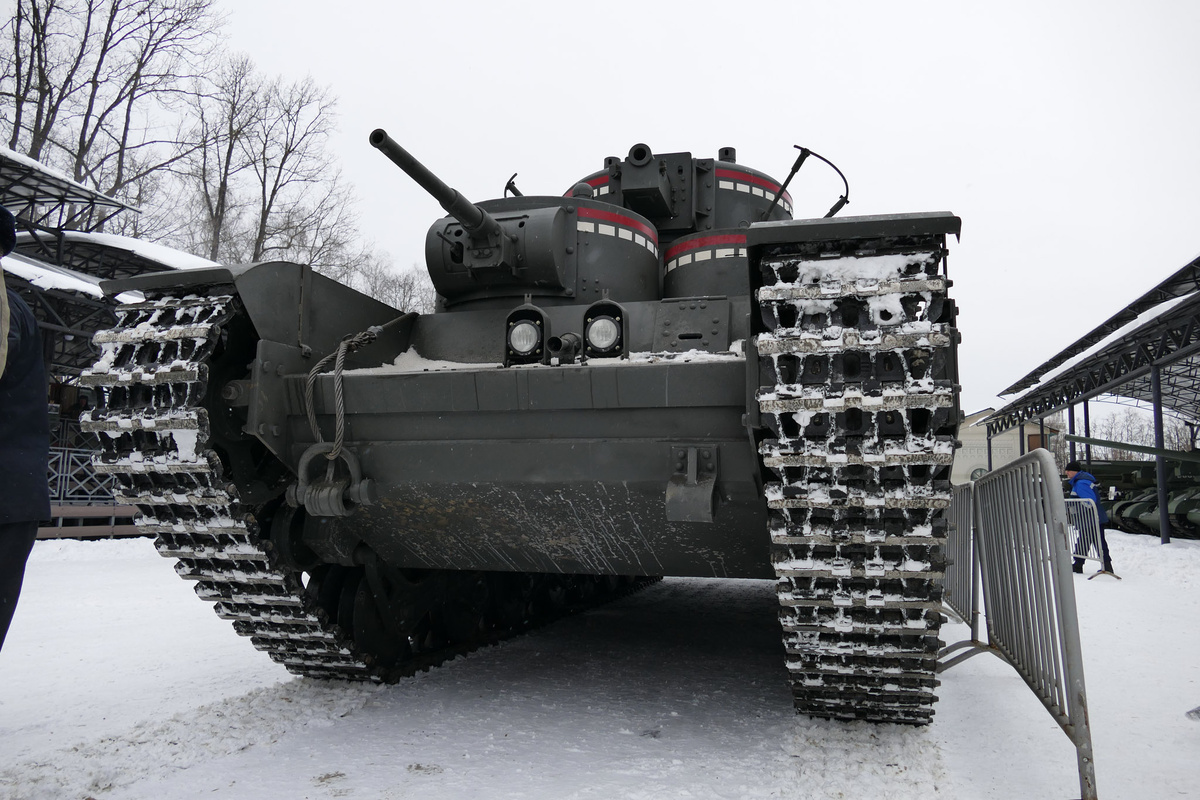 Это самый крупный бронетанковый экспонат.