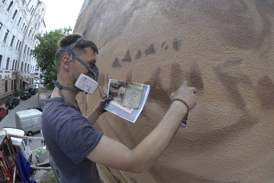    Нововведением этого года станет выбор конкретной стены уже после утверждения эскиза. Михаил ФРОЛОВ