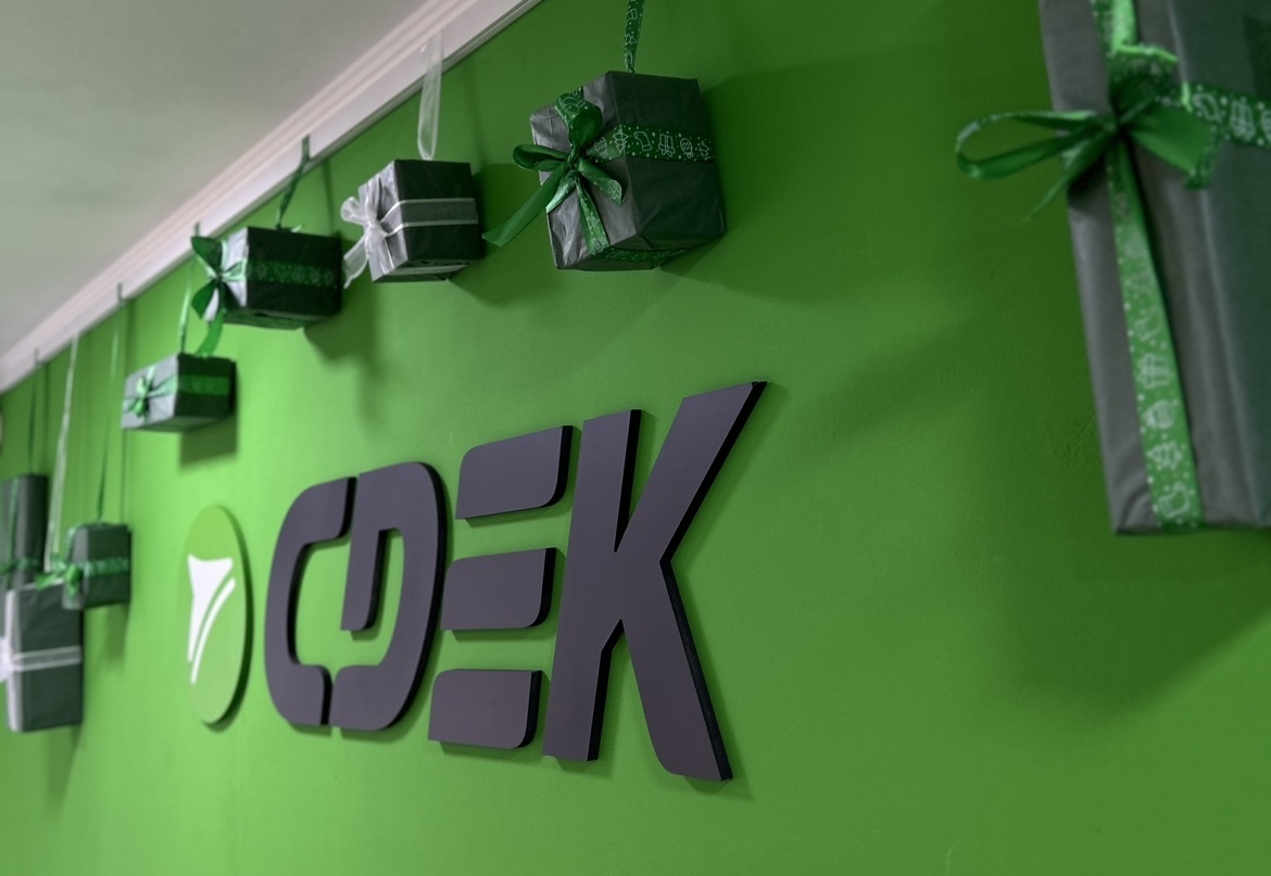 Интерьер нашего офиса СДЭК - украшеного к Новому Году