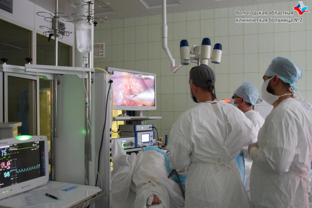    Из них почти восемь тысяч были экстренными. Около 78% вмешательств проведены малоинвазивными методами