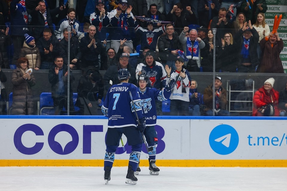    По ходу игры лидер менялся несколько раз. Пресс-служба ХК «Торпедо»